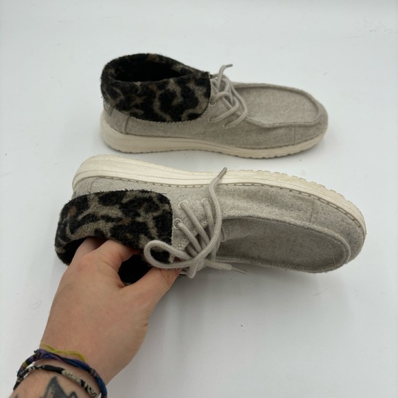 Hey Dude Women’s 7 Britt Cream Cheetah Ankle Lace Up Shoe - Picture 4 of 9